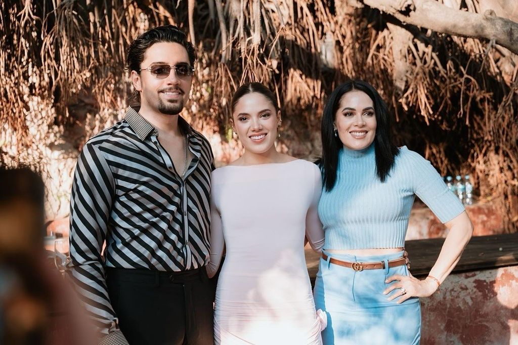 En la imagen, América Fernández junto a su mamá y a su hermano.