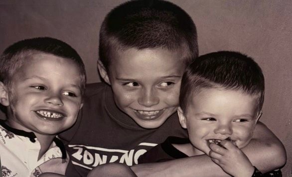 Cruz comparte una foto con sus hermanos Brooklyn y Romeo en pleno conflicto familiar