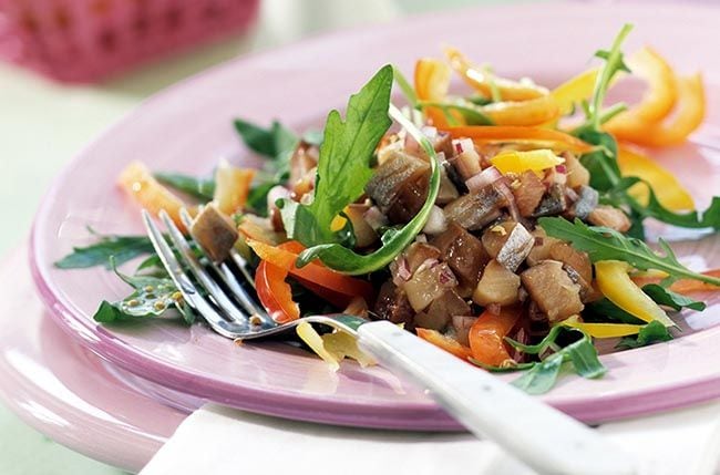 ENSALADA DE RÚCULA CON TARTAR DE ARENQUE