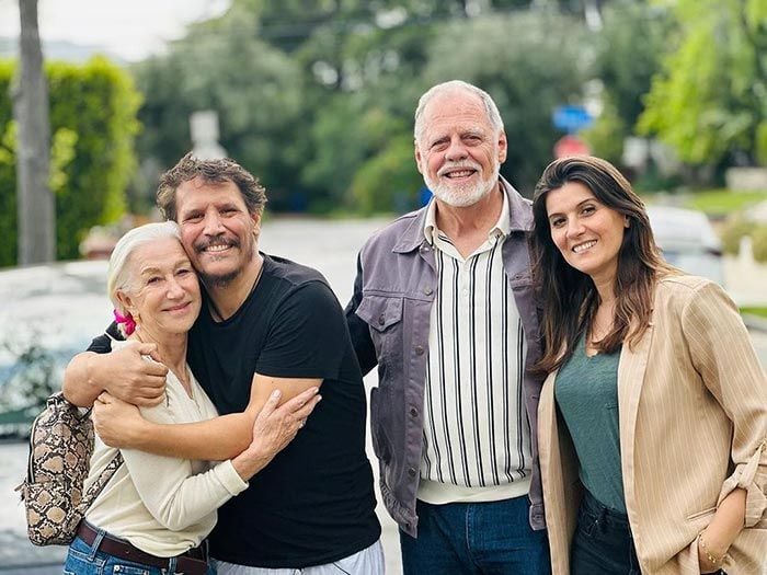 Helen Mirren y Taylor Hackford visitan a Sergio Peris-Mencheta