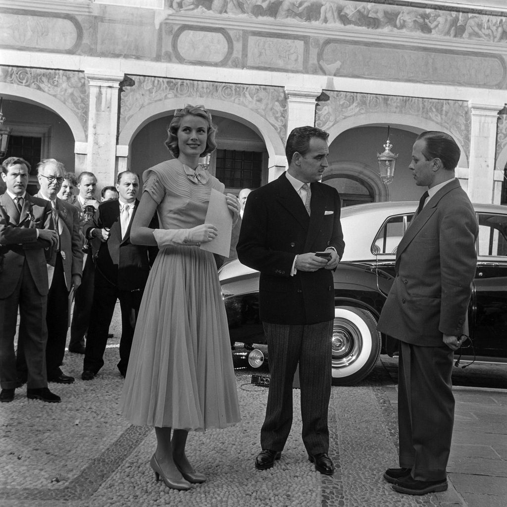 Rainiero de Mónaco y Grace Kelly en la previa a su boda civil en 1956