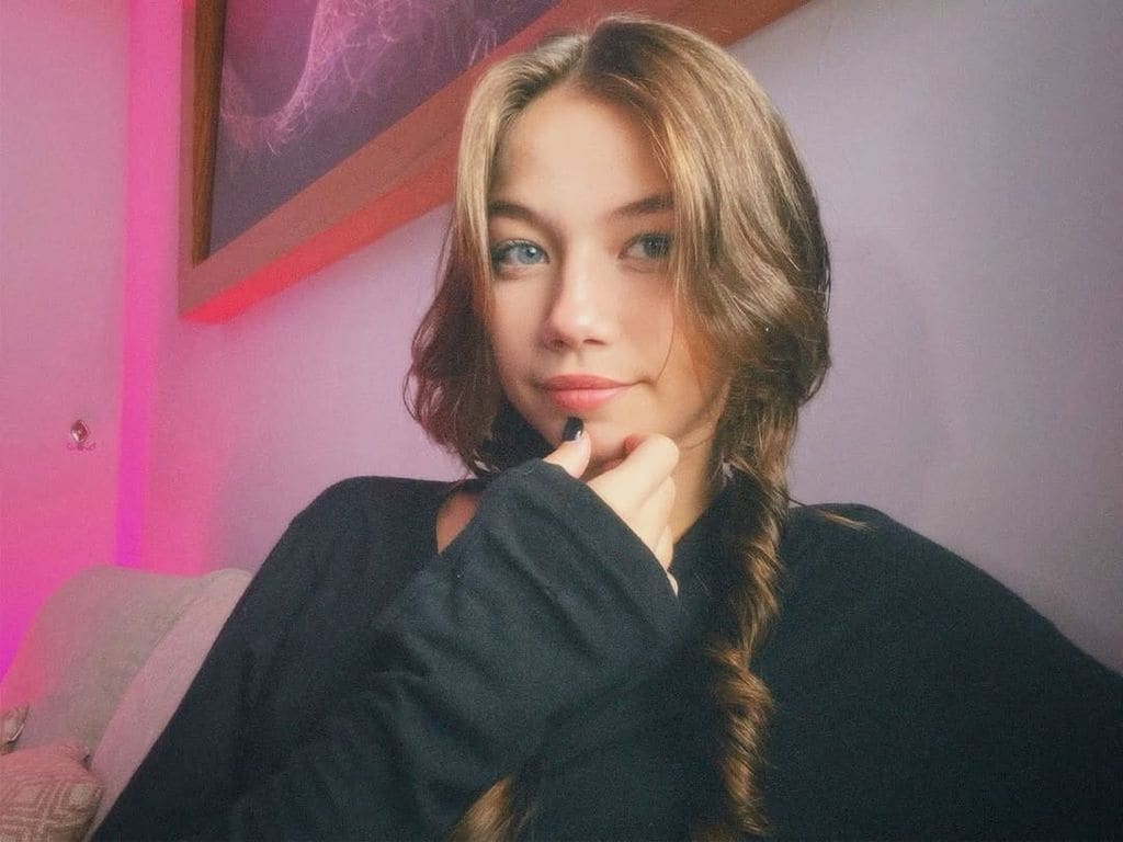Alisa es una de las jóvenes promesas del mundo de la interpretación turco
