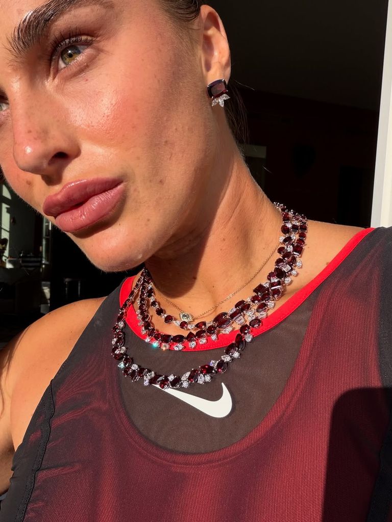 La tenista compartió su look final en redes sociales.