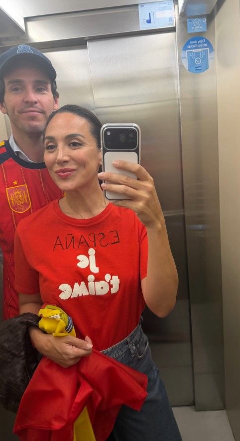 Tamara Falcó e Iñigo Onieva apoyan a la Selección Española en las semifinales del Mundial