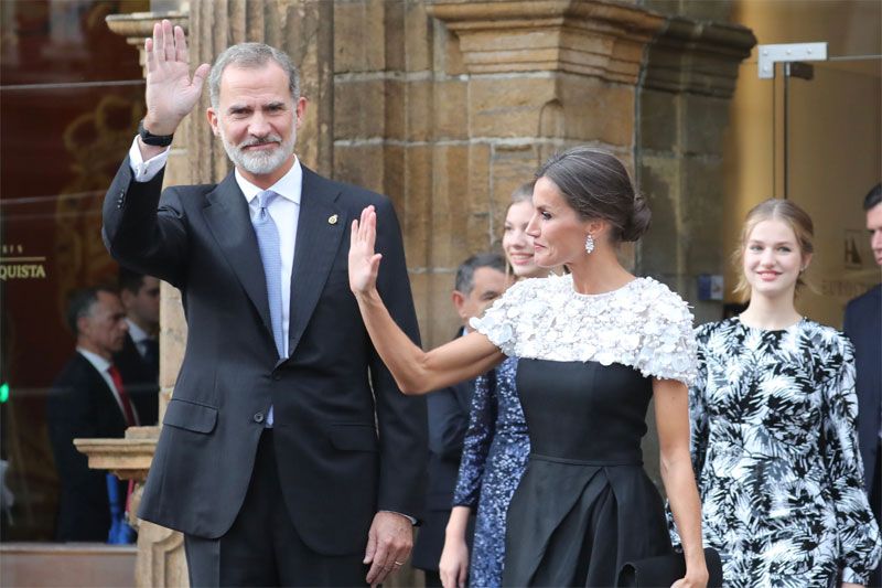 Reyes Felipe y Letizia en Oviedo