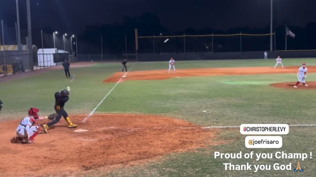 William Levy se mostró muy orgulloso por el desempeño de su hijo en el campo de béisbol 