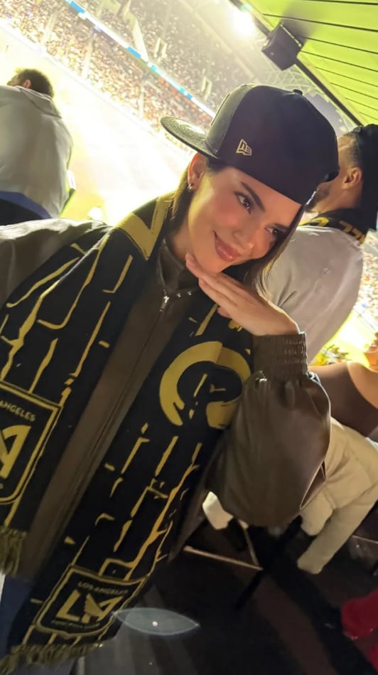 Kendall Jenner se sumó a la porra de Jaime Camil y Becky G en el partido del LAFC contra el Inter Miami de Lionel Messi.