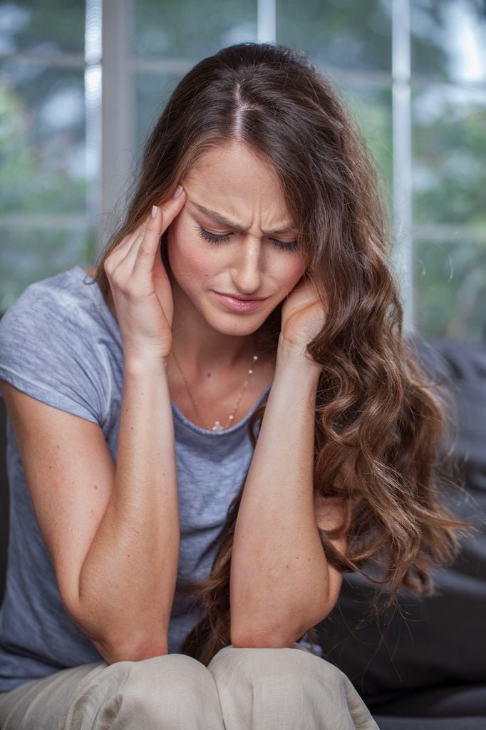 chica dolor cabeza