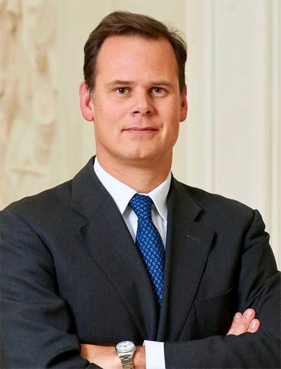Posado de Constantino de Liechtenstein