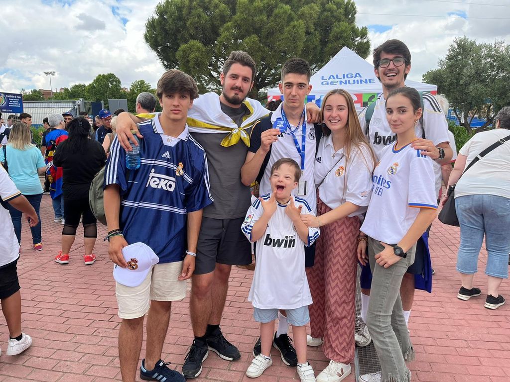 Los siete hijos de la familia Muniesa Robles en una competición depotiva