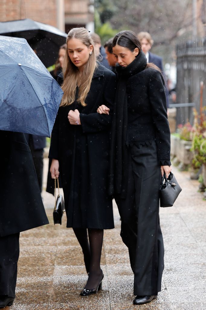 Irene Urdangarín y Victoria Federica en el último adiós a la princesa Irene de Grecia en Madrid, 2026. 