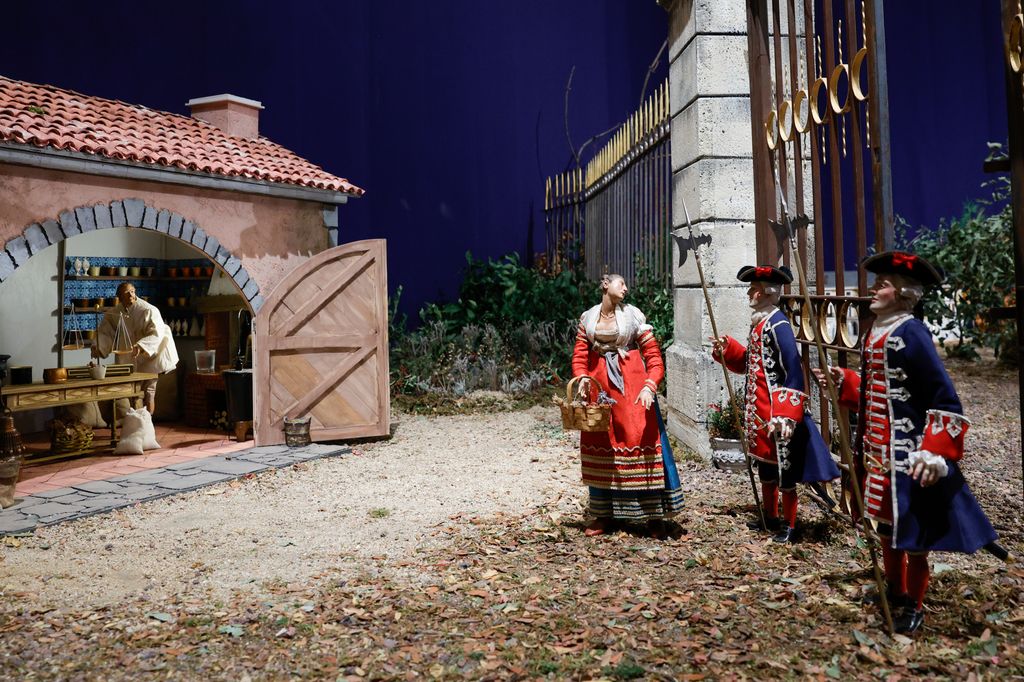 EL PALACIO REAL RECIBE LA NAVIDAD CON UN GRAN BELÉN Y UN ARBOL NAVIDEÑO