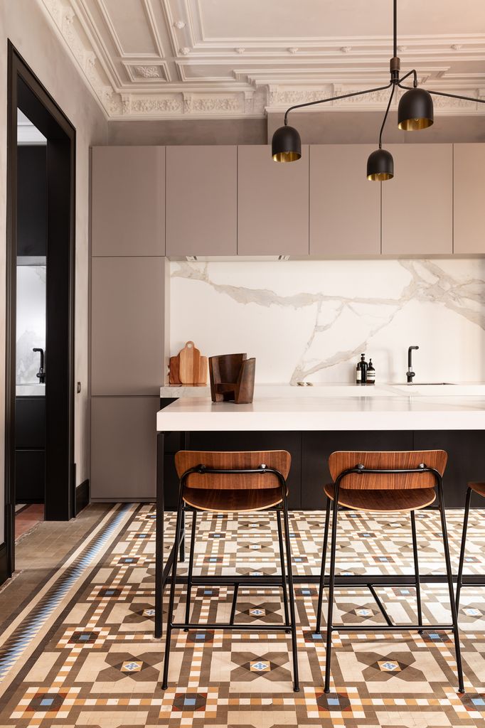 Cocina con suelo de mosaicos Nolla