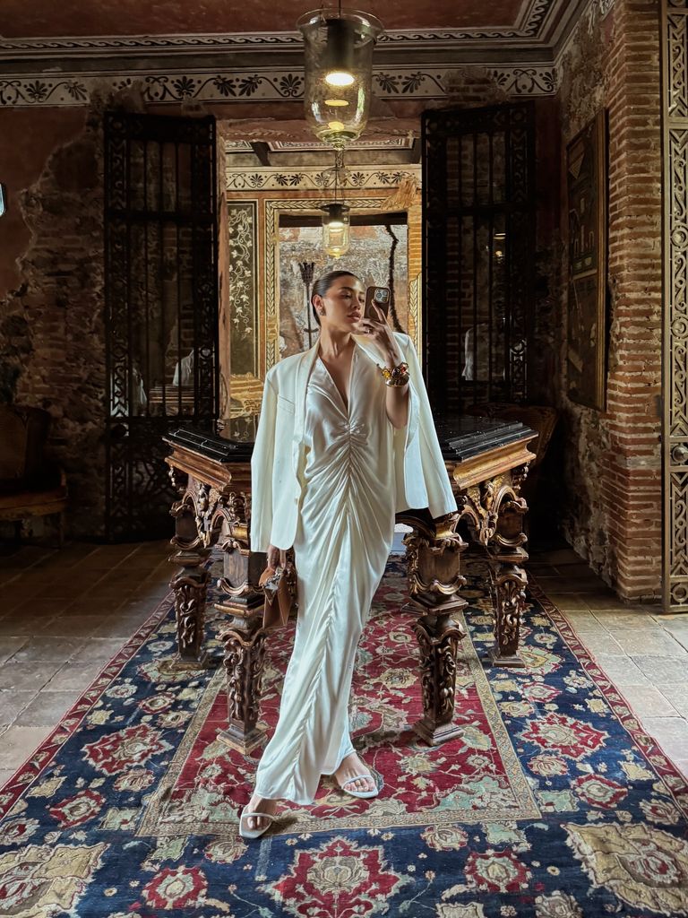 Michelle Salas presumió un look de inspiración nupcial de la casa italiana Del Core
