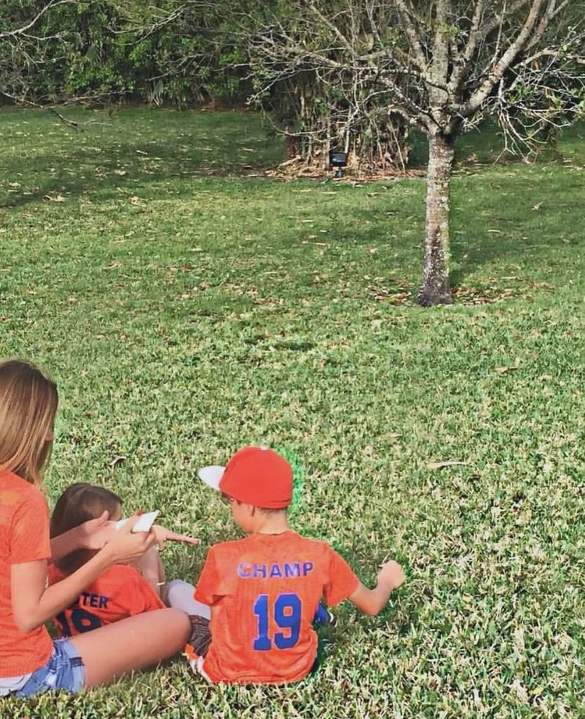 La actriz mostró con nostalgia lo mucho que han crecido sus hijos; de ser unos tiernos pequeñines, ahora ya son todos unos adolescentes. 