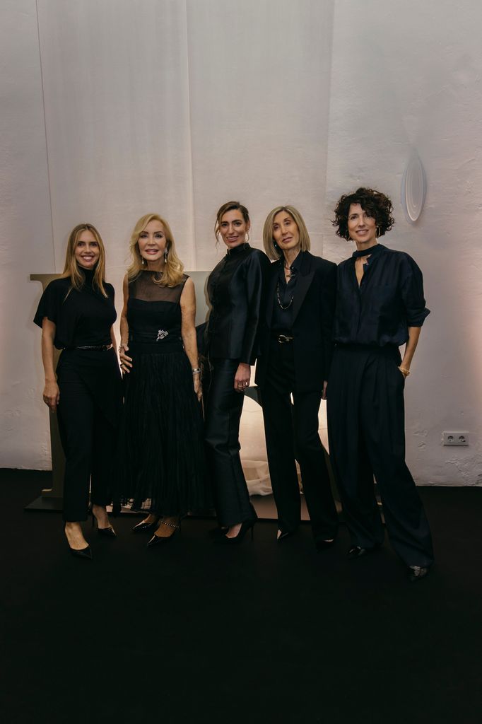 Embajadoras de Helena Rubinstein posan en el evento