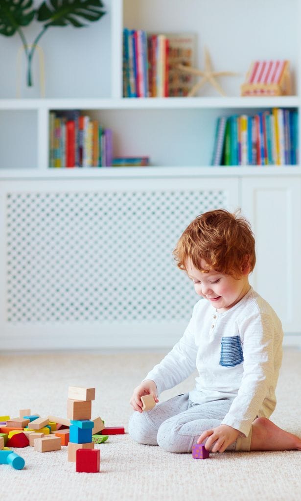 Niño jugando