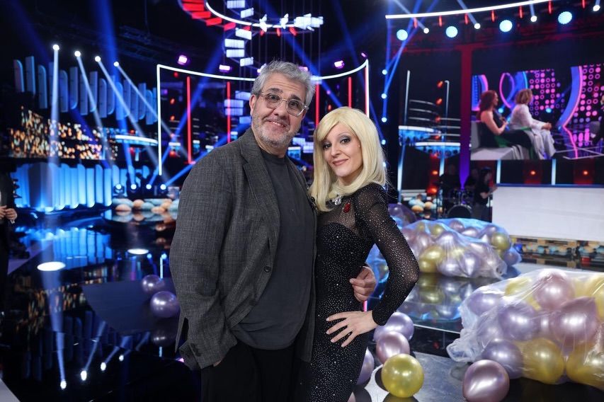 Leonor caracterizada de Raffaella Carrá con Floentino Fernández