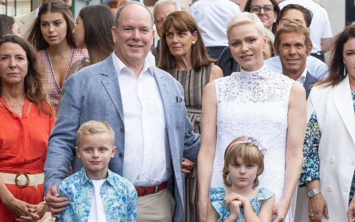 Alberto y Charlene de Mónaco con sus hijos mellizos 