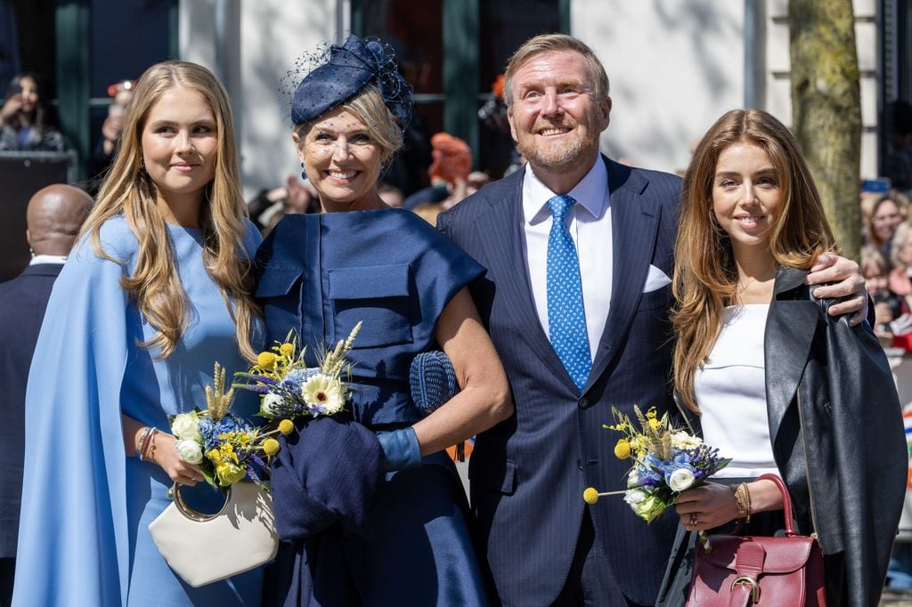 Reyes de Holanda junto a sus hijas