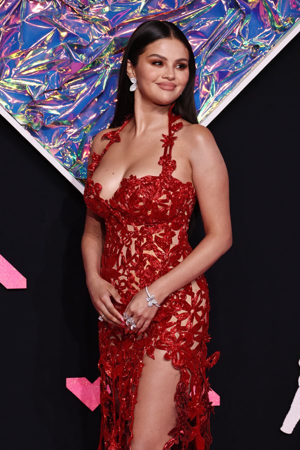 selena-look2