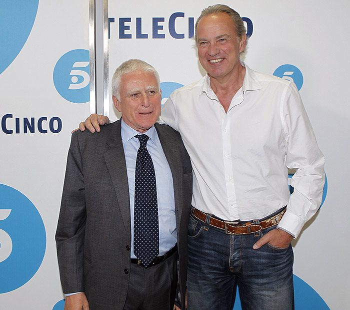 "Espero retirarme aquí en Telecinco, aunque confío que no sea dentro de mucho tiempo", dijo Bertín en una entrevista con la cadena durante la esperada presentación del programa en la que estuvo acompañado por Paolo Vasile, consejero delegado de Mediaset
