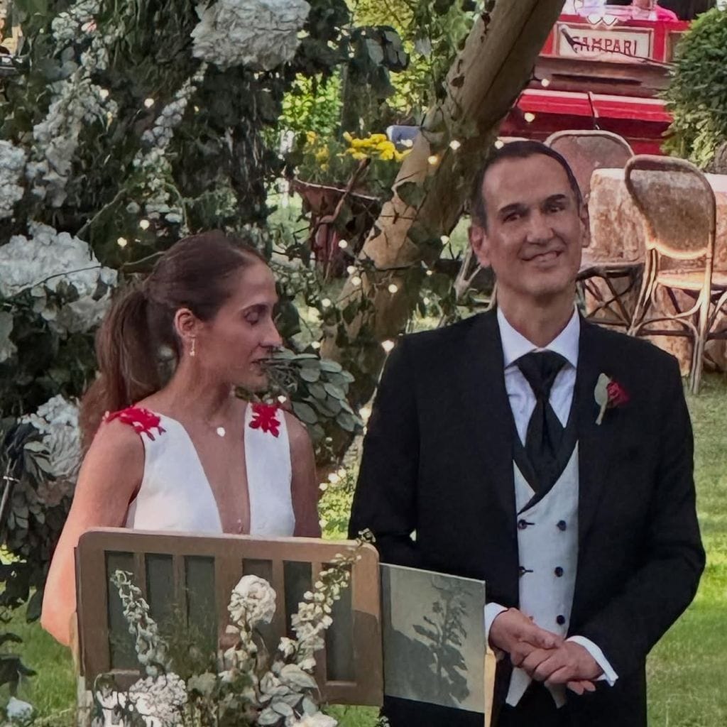 La boda del escritor de mayor éxito entre los adolescentes: Roberto Santiago, con la actriz María Zabala