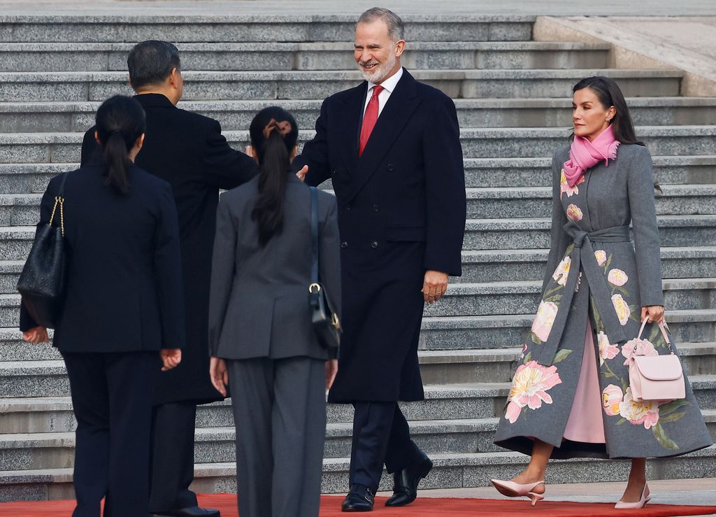 Los reyes Felipe y Letizia son recibidios por el presidente Xi Jinping y la primera dama, Peng Liyuan