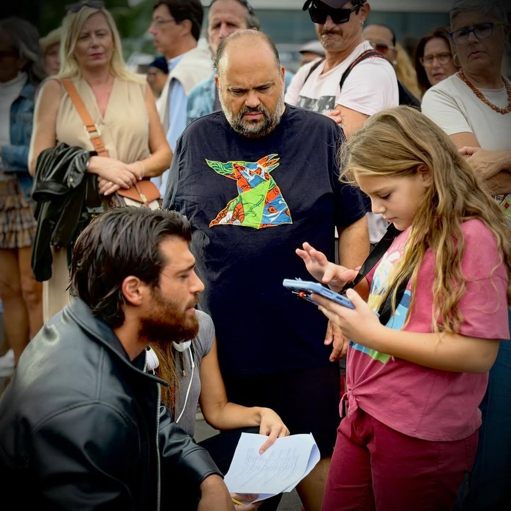 Una tierna imagen de Can junto a Noa Rollón, la benjamina del equipo