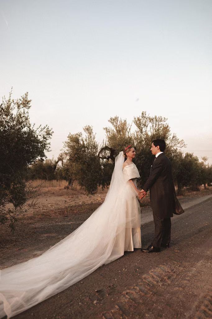 Vestidos de novia tendencia 2026 colas largas