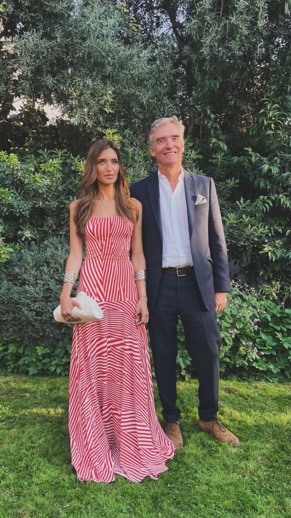 Sara Carbonero y su impecable look de rayas para una noche en la embajada británica (septiembre, 2026)
