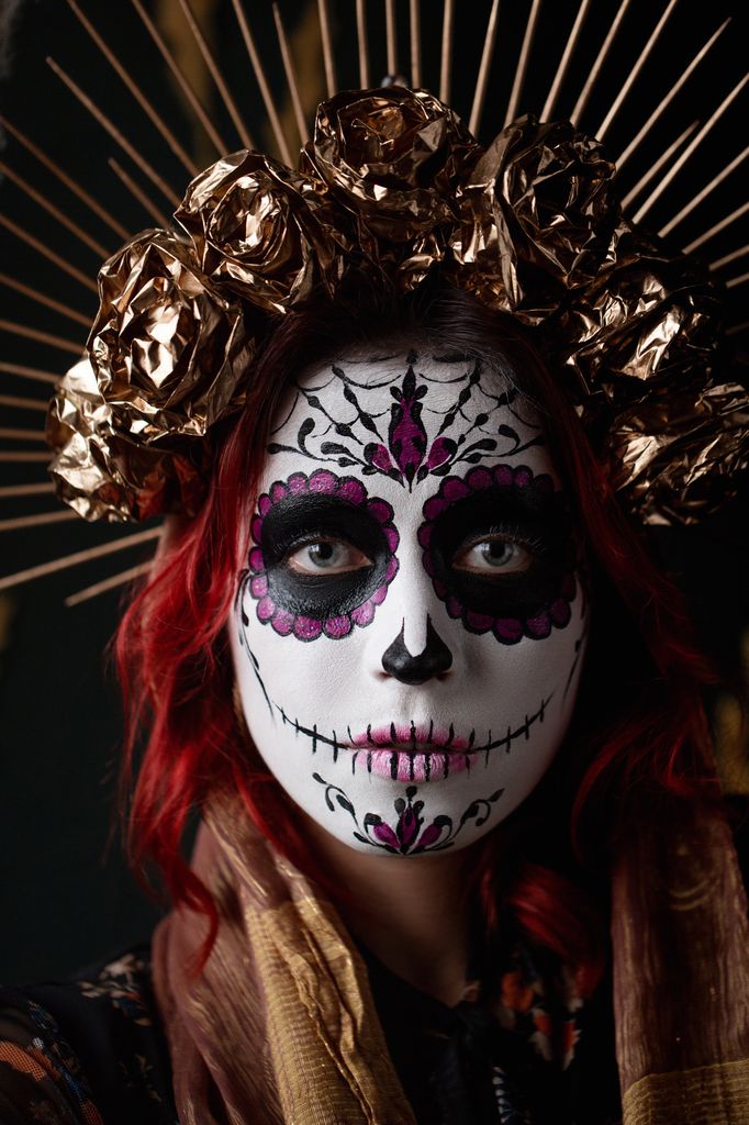 Rostro de mujer con maquillaje de Catrina