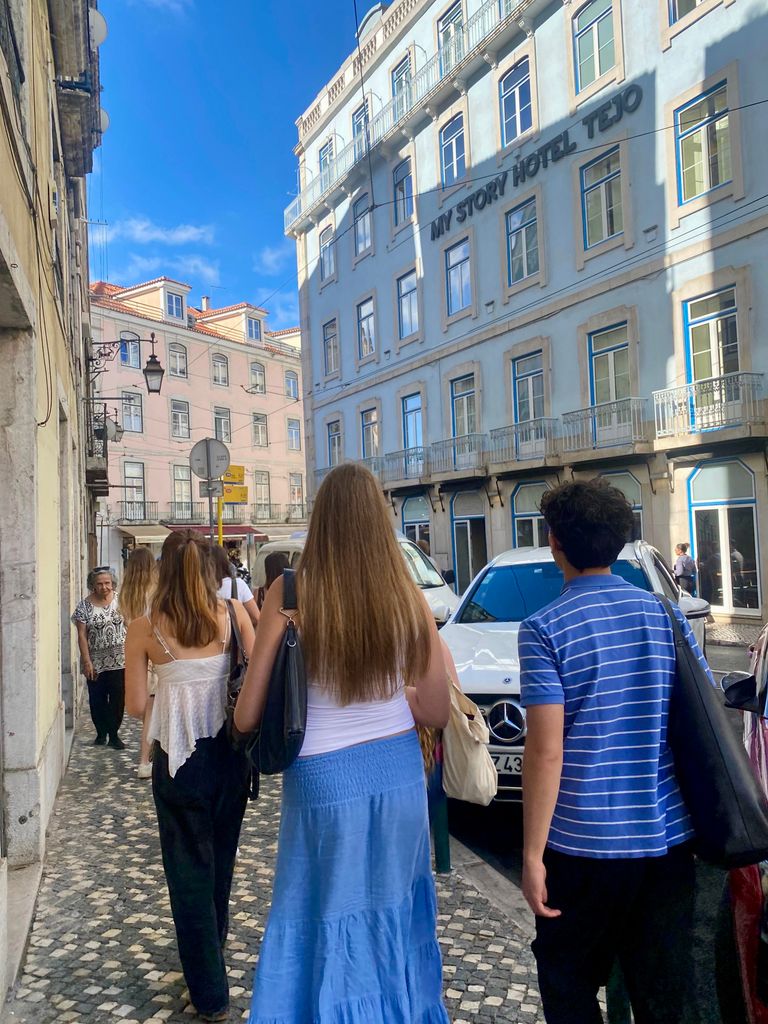 La infanta Sofía descubre Lisboa con sus compañeros