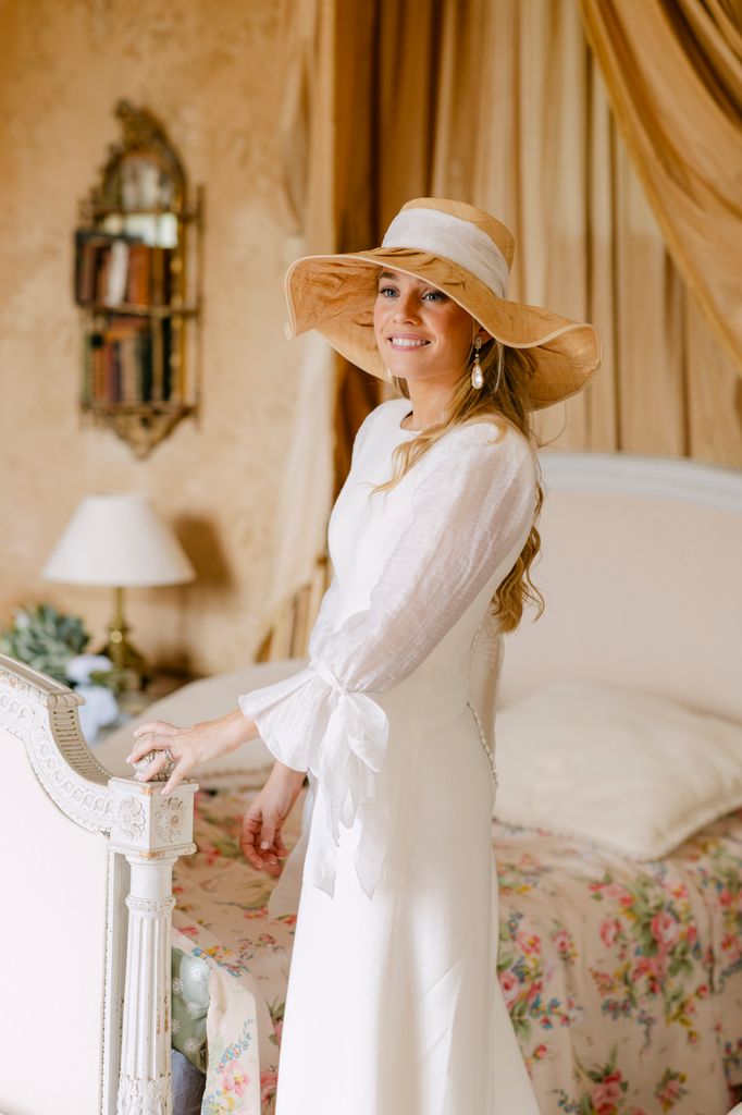 Novia con sombrero
