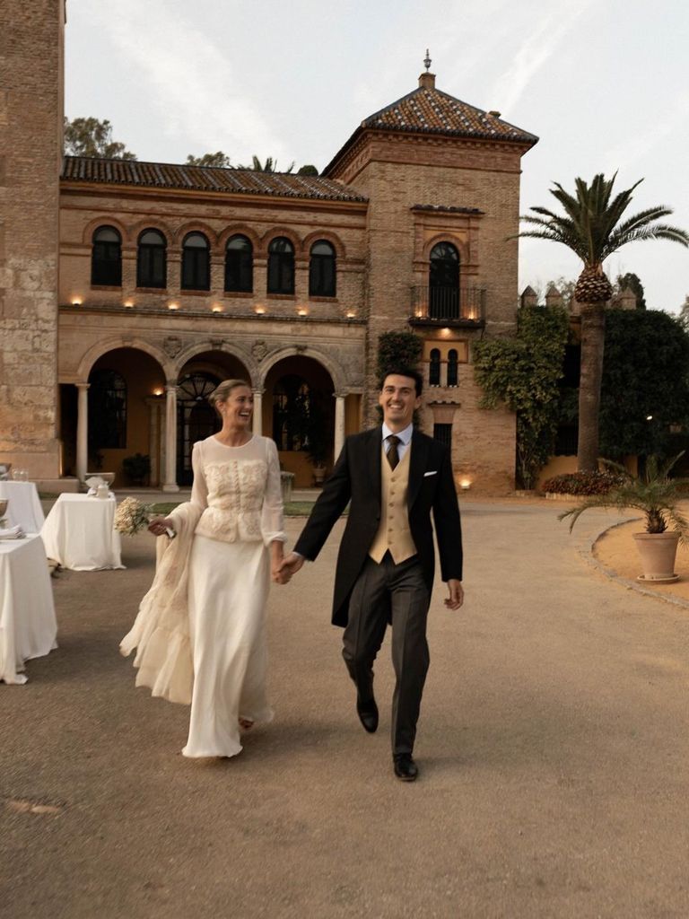 Vestidos de novia con cuerpos bordados o con textura Antonio García