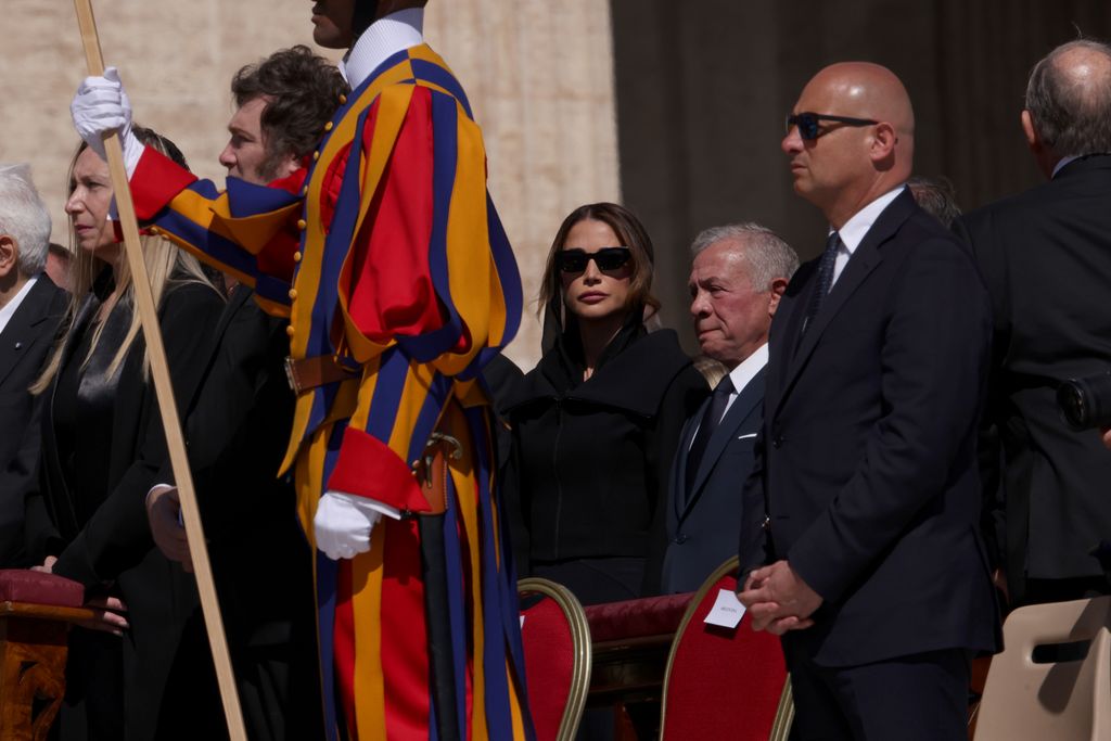 Rania de Jordania y Abdalá de Jordania en el funeral del Papa Francisco