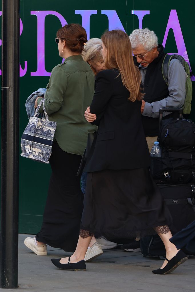 Eugenia y Beatriz de York se han dejado ver juntas después de meses por el barrio londinense de Mayfair