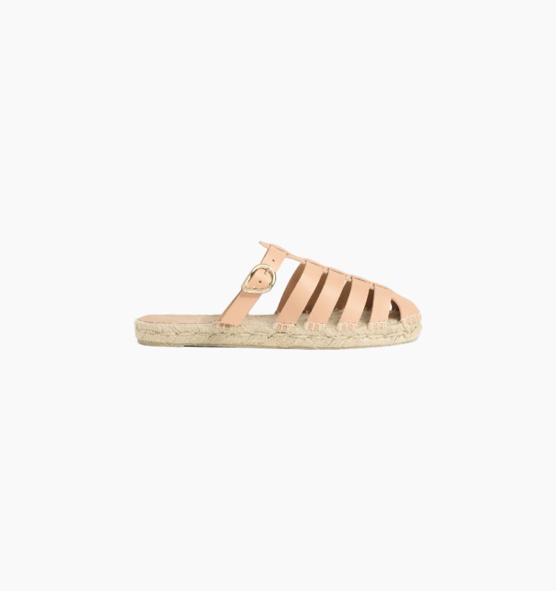El calzado ideal para caminar por la playa
