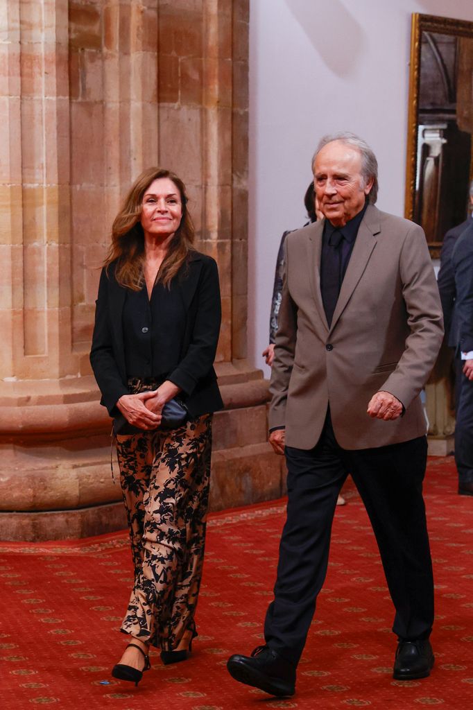 Joan Manuel Serrat con su mujer en las audiencias de los Premios princesa de Asturias 2024