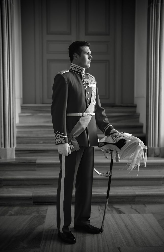 Foto oficial en blanco y negro de Christian de Dinamarca por su 21 cumpleaños
