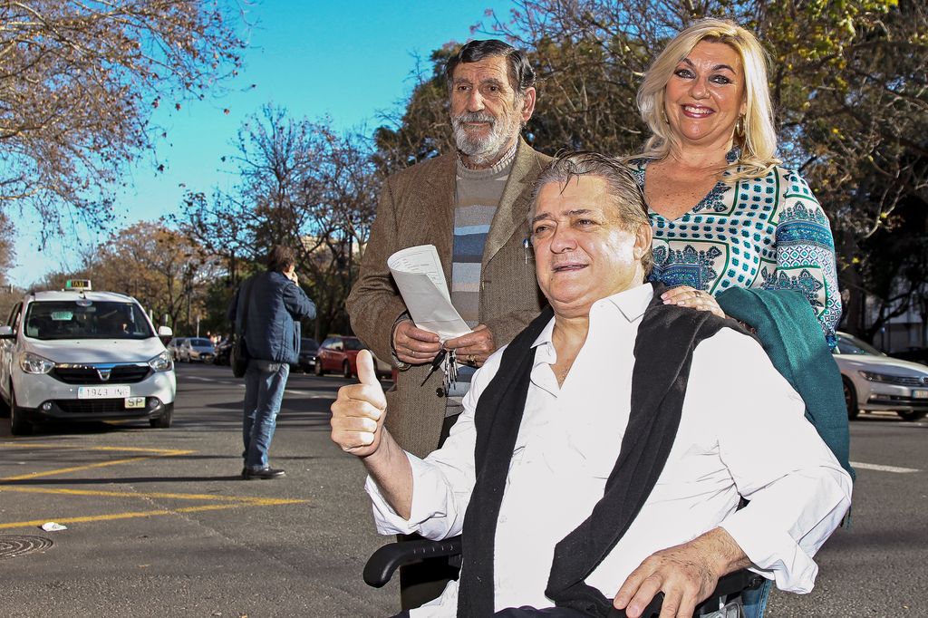 Plano medio de Vicente Ruiz 'El Soro' con su mujer 