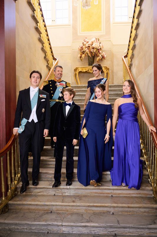 Christian de Dinamarca con sus padres y hermanos al cumplir 18