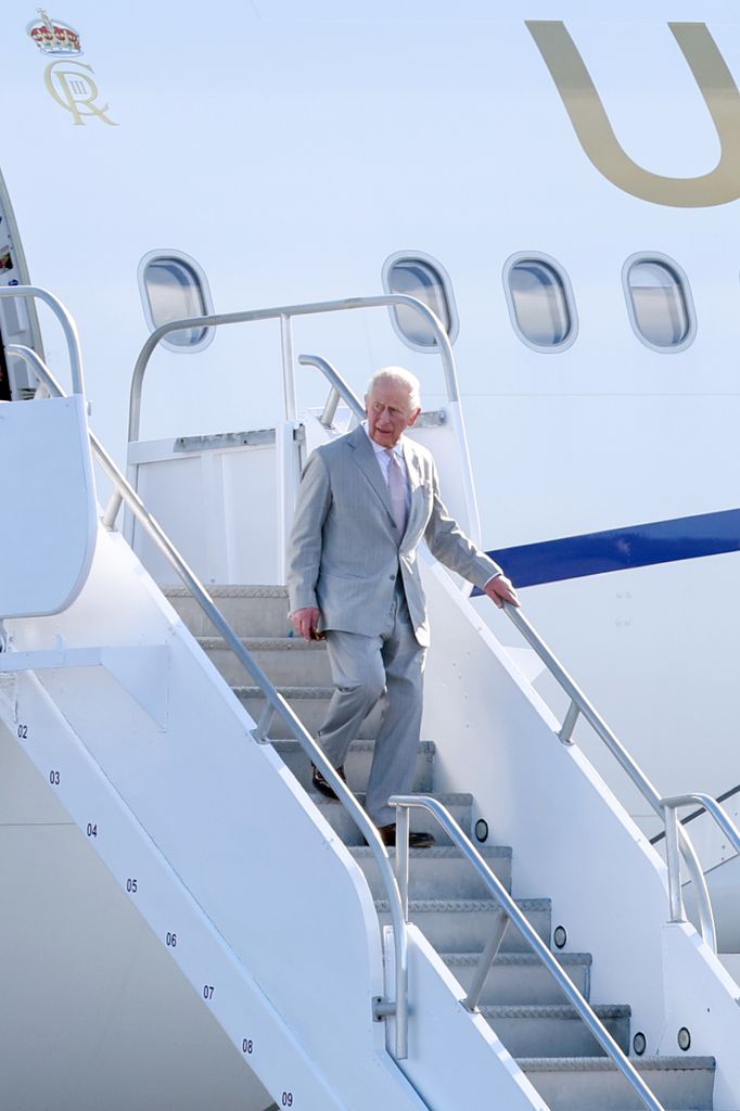 El rey Carlos III llega a Bahamas durante su visita al país, el 27 de octubre de 2026, en Nasáu, la capital bahameña