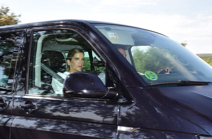 Bianca, la hija pequeña de Paloma Cuevas y Enrique Ponce, recibe la Primera Comunión