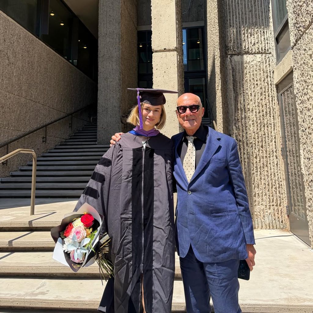 Paola posa con su padre Norman Foster