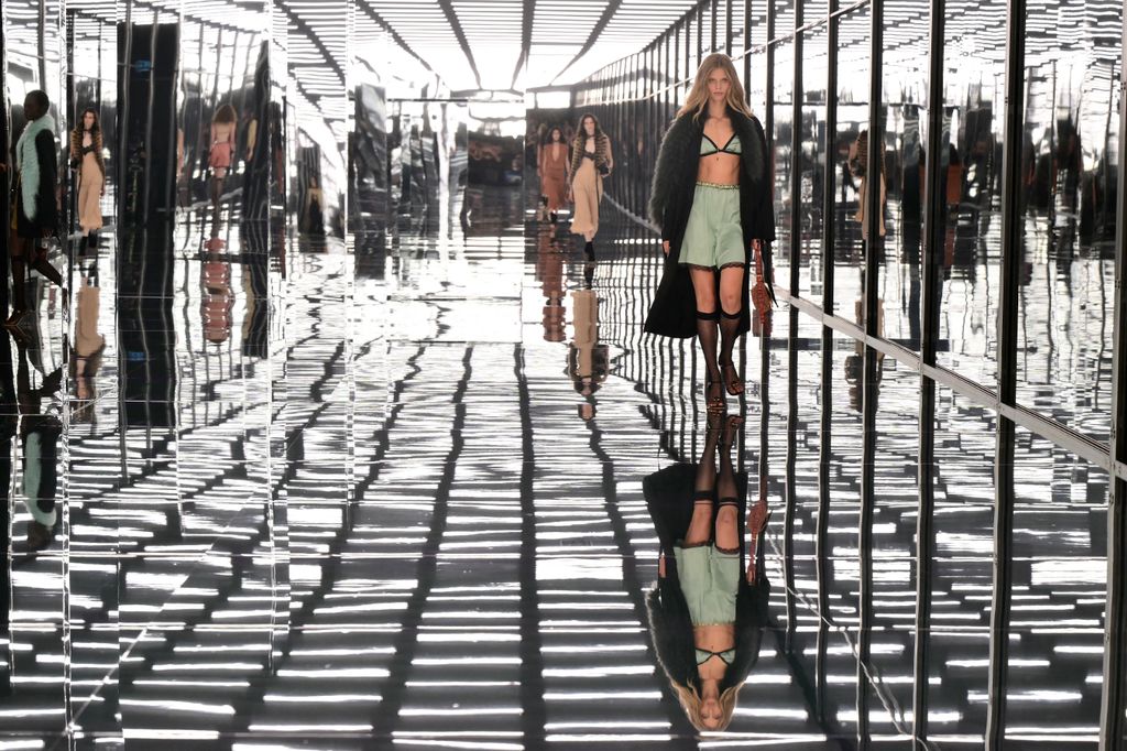 Desfile de Fendi, colección Primavera/Verano 2027, durante la Semana de la Moda de Milán.