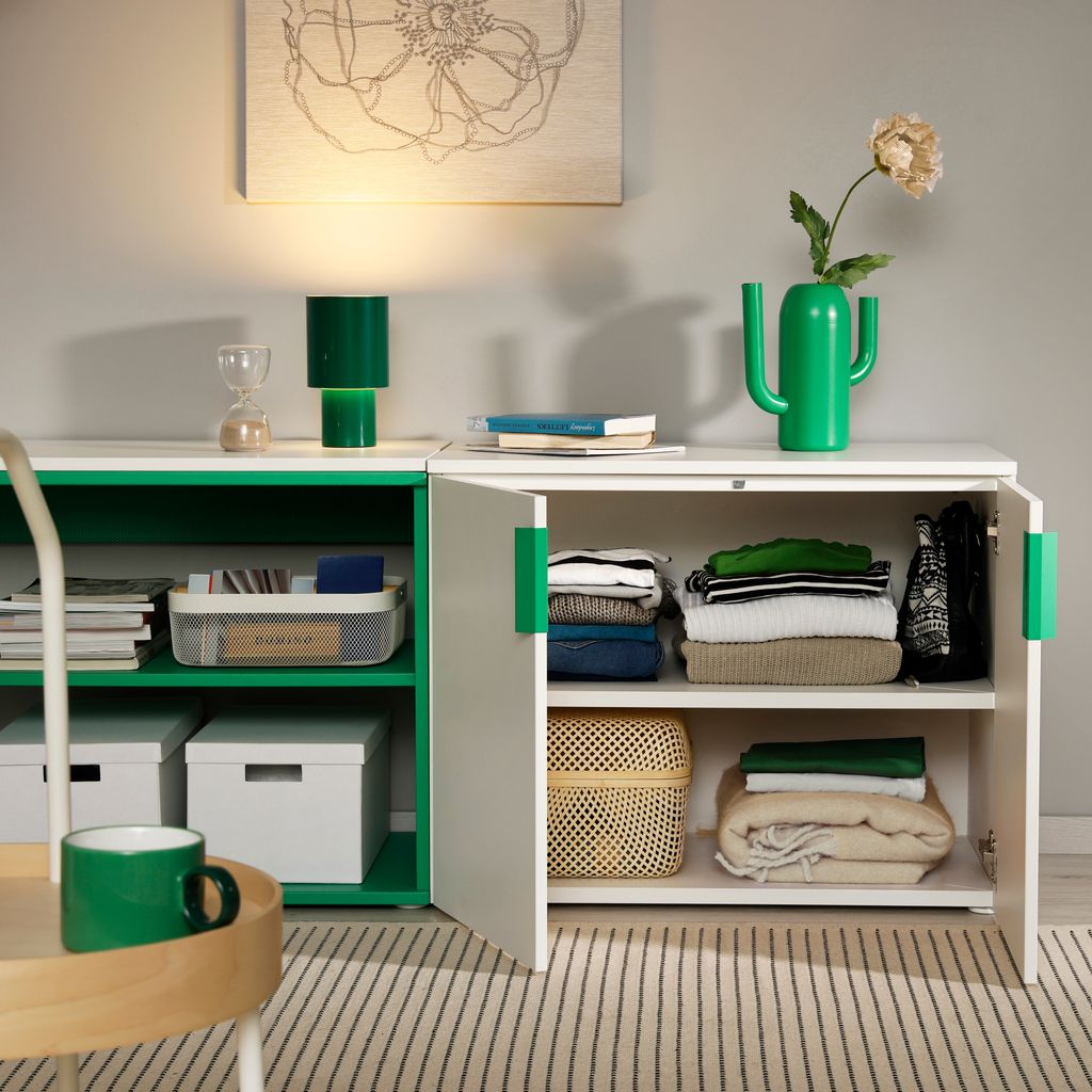 Mueble bajo en color blanco y verde