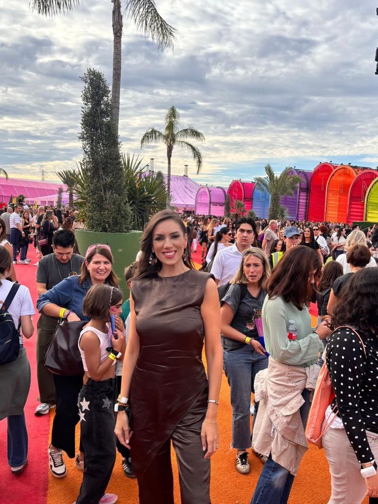 Aprovechando el día festivo, la conductora de 'Vamos A Ver' no quiso perderse a la cantante colombiana