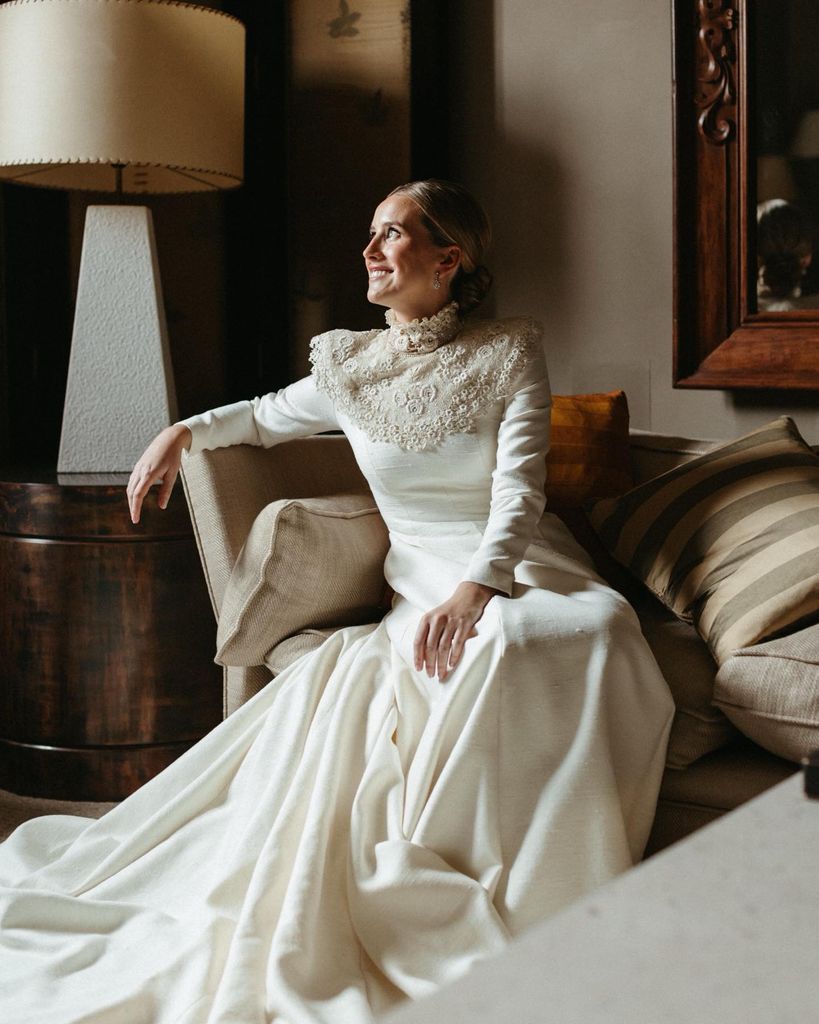 Novias con encajes y retales vintage cuello