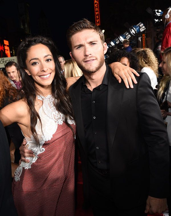 Oona Chaplin junto a Scott Eastwood en la premiere de 'El viaje más largo' en Hollywood
